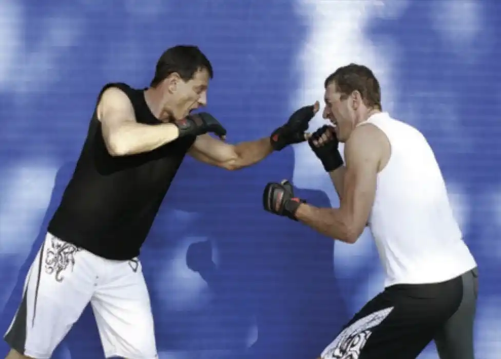 Paul Vunak demonstrating a kina mutai eye gouge in contemporary Jeet Kune Do